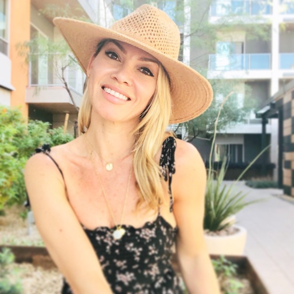 Meet your Posher, Taylor - Picture 6 of 10